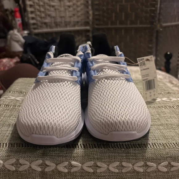 Women's Adidas Ultimashow Athletic Shoes Size 6 White & Blue - Picture 2 of 9